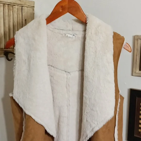 It gul faux fur lined vest - Picture 4 of 6